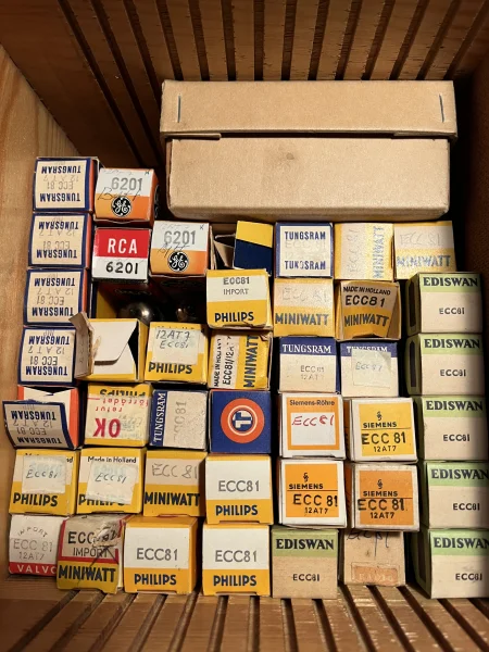 radior&ouml;r  NOS   ECC81 och ekvivalenter - Bild 2 av 2