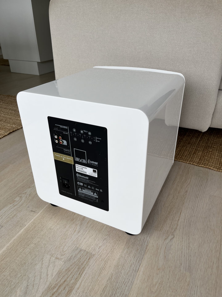 SVS SB300 subwoofer med soundpath dämpfötter