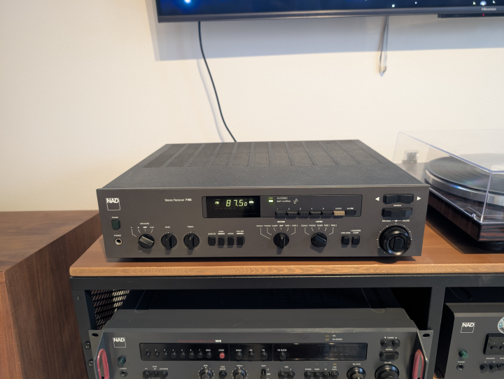 NAD 7155 2x150W NAD Watt! Kraftfull Vintage Förstärkare