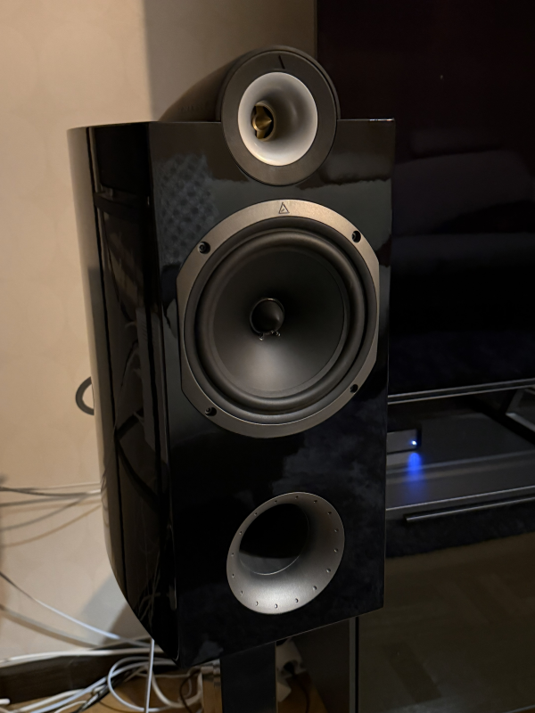 Triangle Genese Trio Jubileum – svart högblank, stativ ingår - Bild 4 av 6