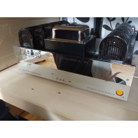 Ear Yoshino 890, rörslutsteg på 75 watt