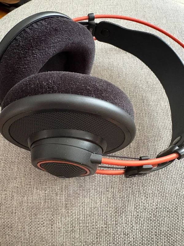 AKG K712 Pro &ndash; &ouml;ppna referensh&ouml;rlurar i mycket fint skick - Bild 1 av 3