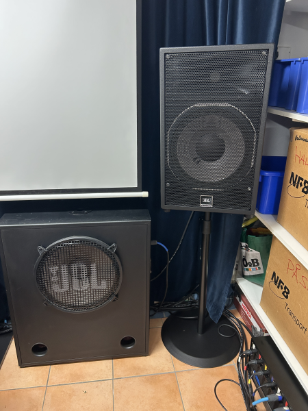 JBL HiFi JBL M2 utmanare till kaffepris med Crown förstärkare och BSS DSP  - Bild 3 av 4