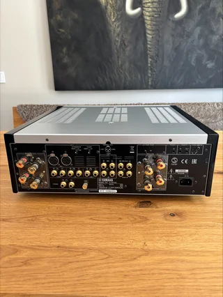 Yamaha A-S2100 &ndash; premium hifi-f&ouml;rst&auml;rkare i absolut nyskick.