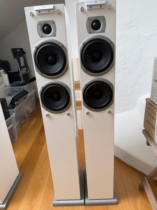 Audiovector Ki3 &ndash; vit &ndash; 2 par / 4 st - Bild 4 av 4