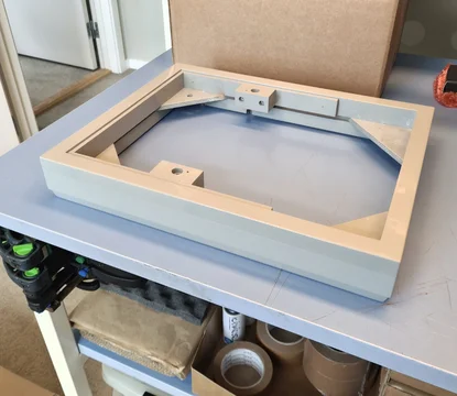 Linn plint målad av Linn i Porsche Crayon Grey i mint c...