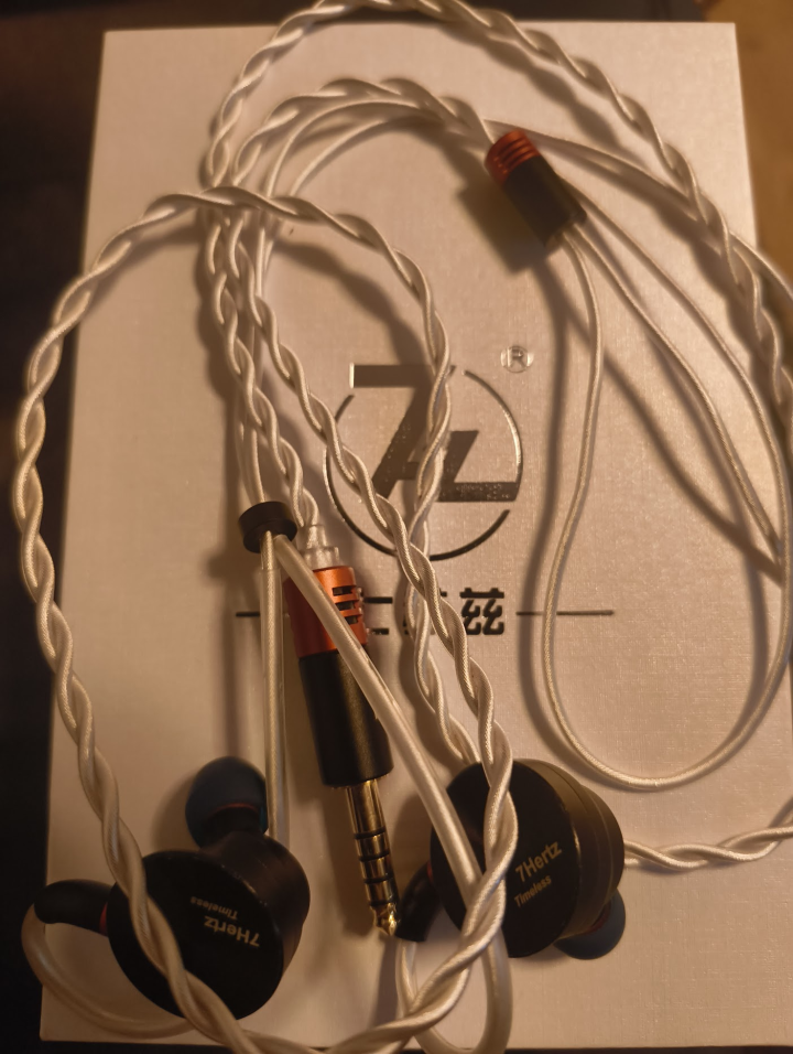 Linsoul Audio 7hz Timeless IEM