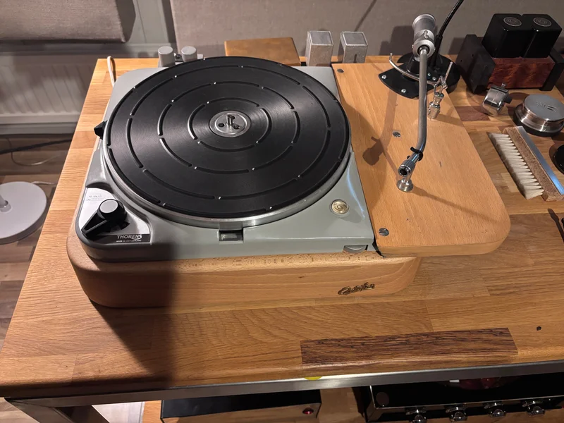 Thorens TD-124 mk2 Thorens TD-124 mk2 - Bild 3 av 3