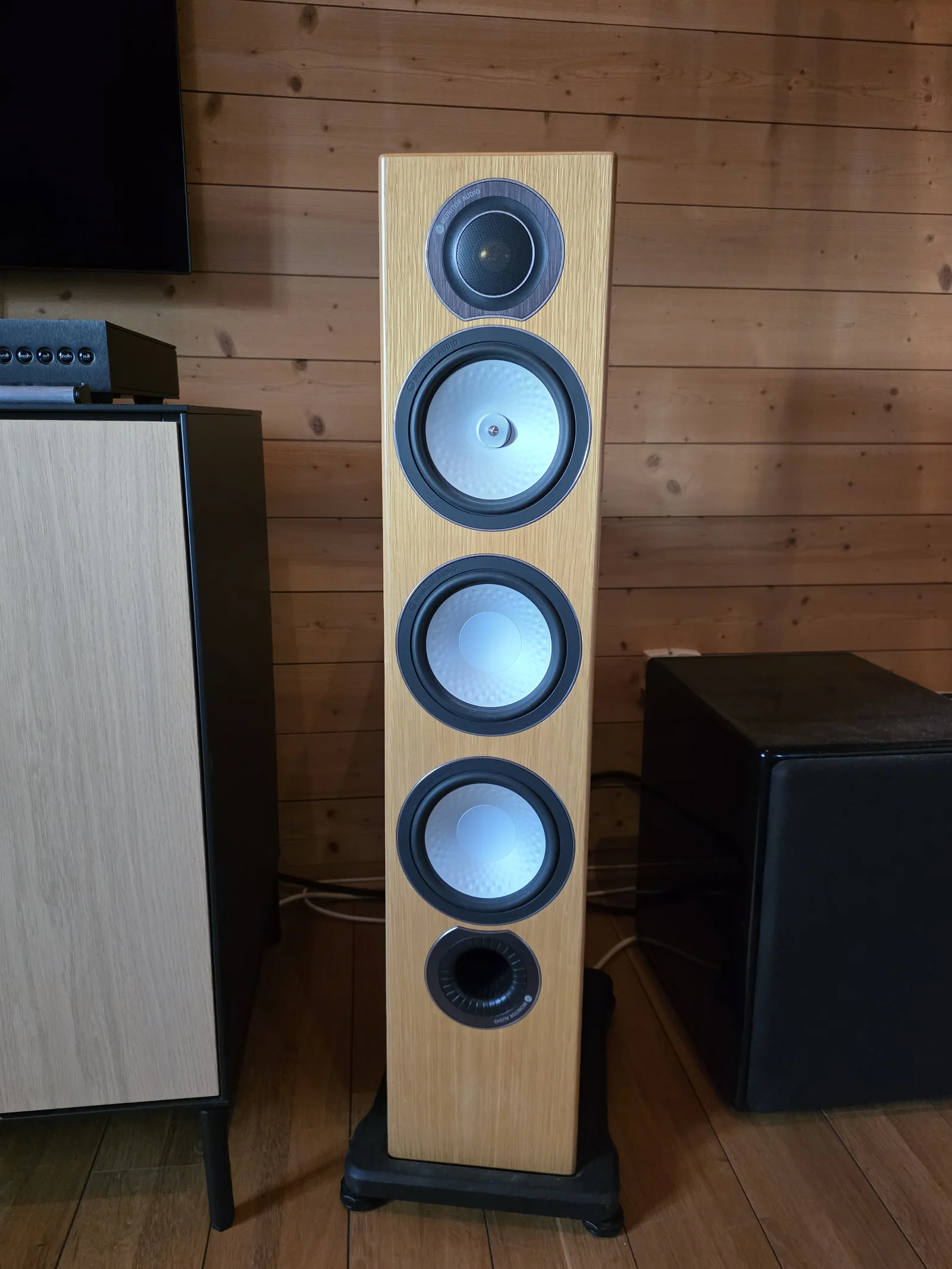 Monitor Audio RX-8 i ekfanér