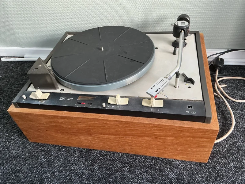 2 st EMT skivspelare . Bra objekt .  - Bild 3 av 3