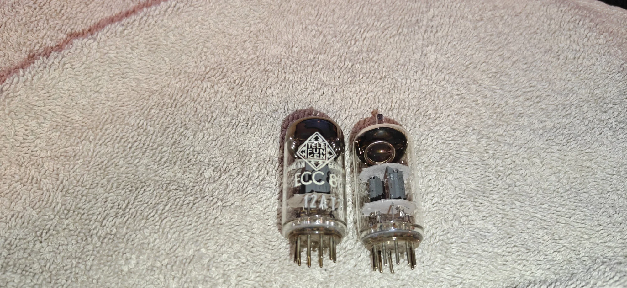 Telefunken ECC81 12AT7 matchat par 45 graders Getter!