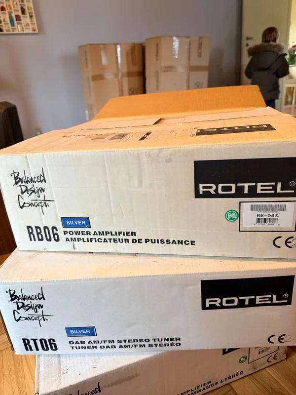 Rotel RT-06 AM/FM/DAB tuner – originalkartong Rotel RT-06 AM/FM/DAB tuner – originalkartong - Bild 4 av 5
