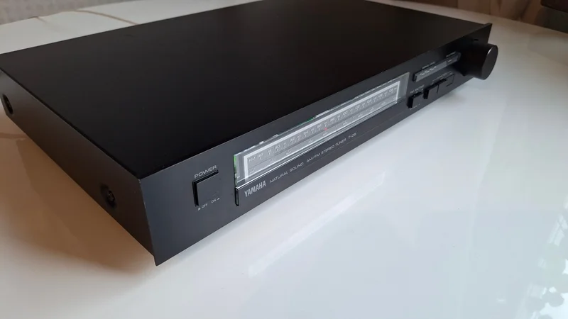 YAMAHA T-05 AM/FM Analog Stereo Tuner YAMAHA T-05 AM/FM Analog Stereo Tuner - Bild 6 av 10