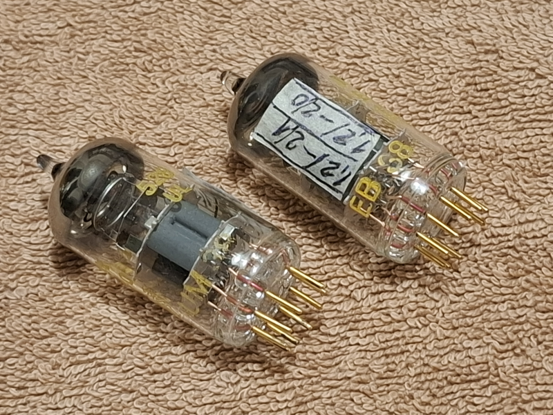 E83CC Tesla Gold (ECC83) NOS Yellow Print Gold Pins Military matchat par - Bild 4 av 6