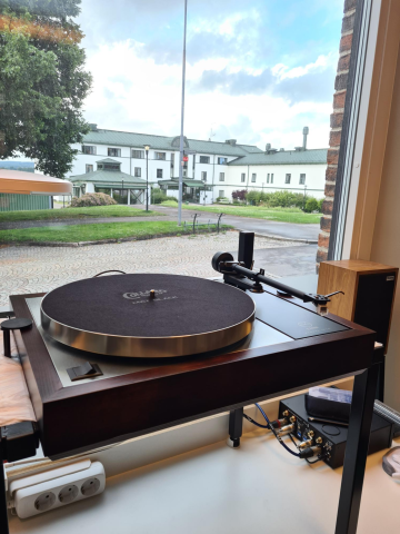 Linn Lp 12 med plint i Gran betsad Rosenut fint skick.