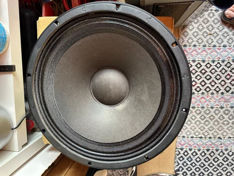 Mackie 15” basar.