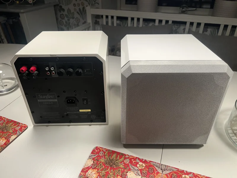 Tv&aring; Sunfire Hrs-8 subwoofers. - Bild 2 av 3