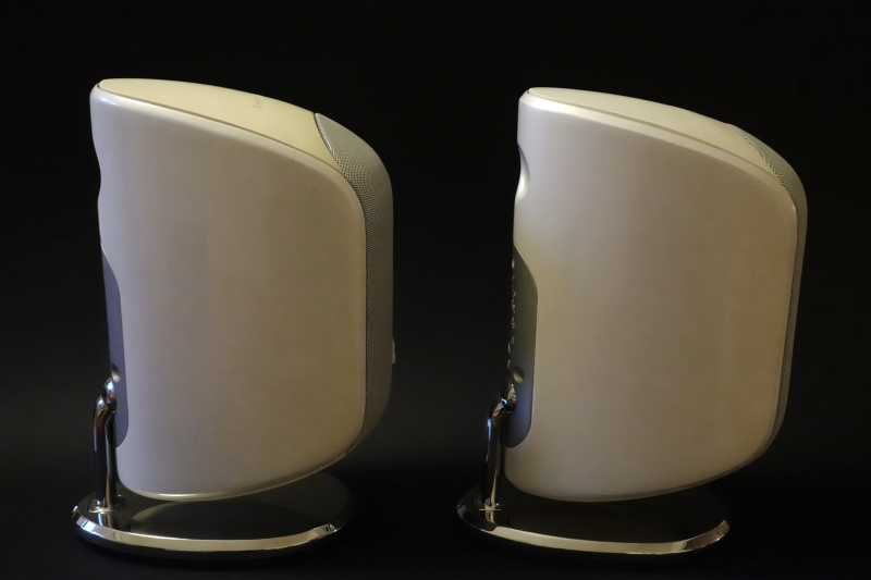 Bower & Wilkins, B&W M1 högtalare med golv- och bordsstativ Bower & Wilkins, B&W M1 högtalare med golv- och bordsstativ - Bild 2 av 3
