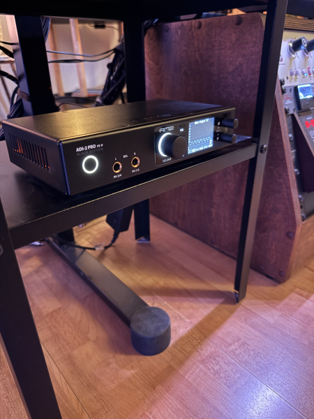 RME ADI-2 Pro FS R Black Edition - Bild 1 av 1