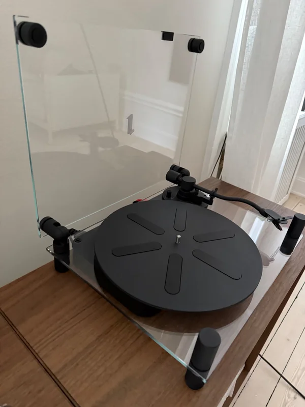 Transparent vinylspelare i svart - Bild 4 av 12