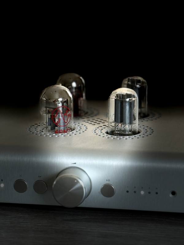 Schiit Freya - Balanserad preamp med rör Schiit Freya - Balanserad preamp med rör - Bild 2 av 4