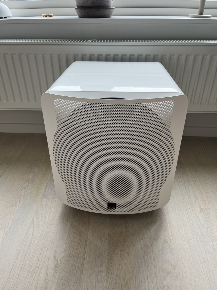 SVS SB300 subwoofer med soundpath dämpfötter