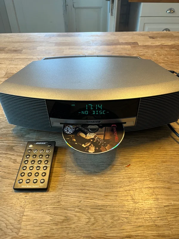 Bose Wave music center med fj&auml;rr och dockstation - Bild 4 av 4