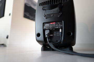 Genelec 8361A med unika högtalarstativ!