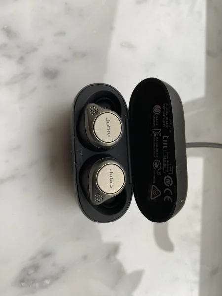 H&Ouml;RLURAR TILL IPHON - Bild 1 av 1