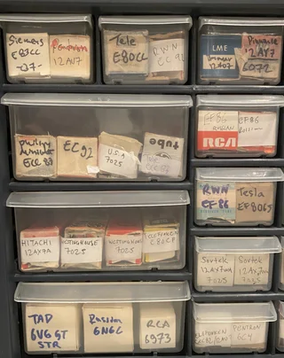 70 tal olika rör säljes 