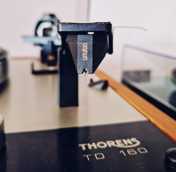 Thorens TD 160 med pickup Ortofon 2m Black