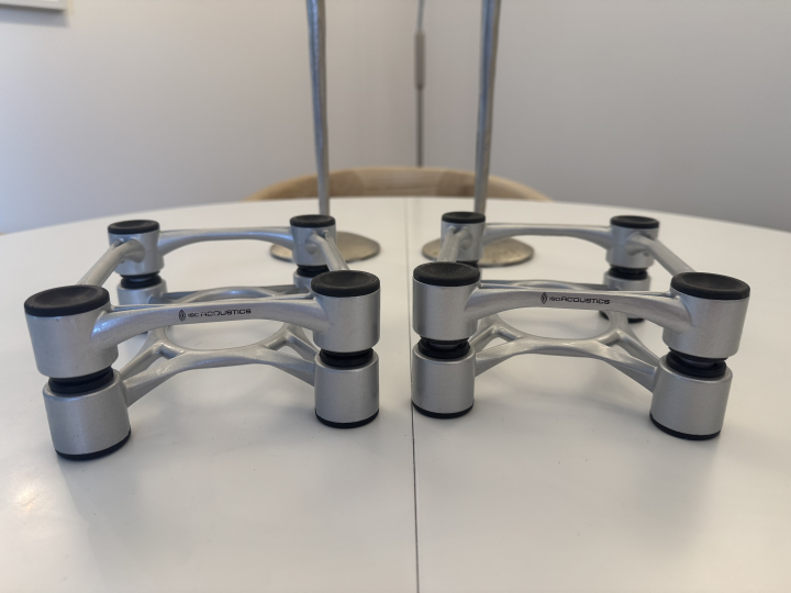 ISOAcoustics Aperta Silver