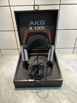 AKG K1000