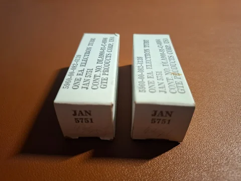 Sylvania JAN 5751 (12AX / ECC83)– NOS matchat par i ori...