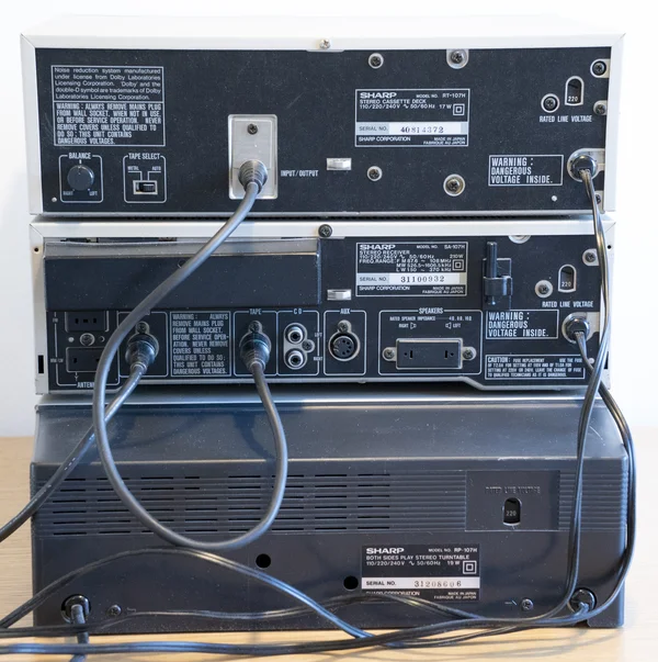 Sharp Stereopaket med unik helautomatisk skivspelare, kassettd&auml;ck & receiver - Bild 7 av 7