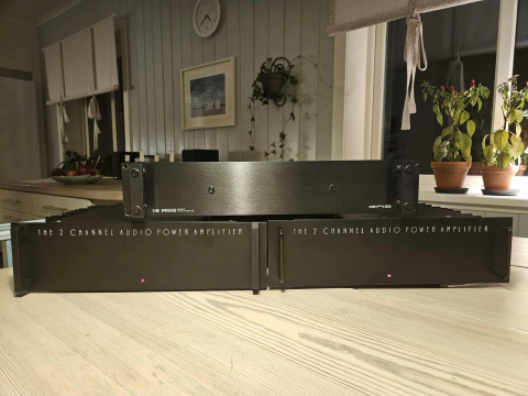 Elektrokompaniet the 2 channel audio amplifier Elektrokompaniet the 2 channel audio amplifier