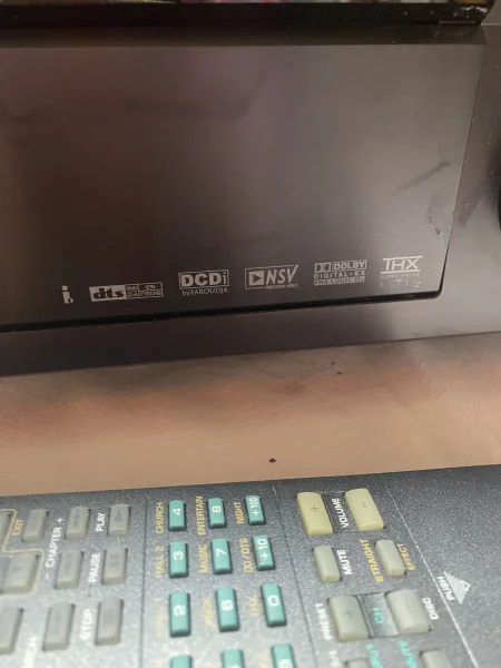 Yamaha DSP-Z9 Yamaha DSP-Z9 - Bild 2 av 6