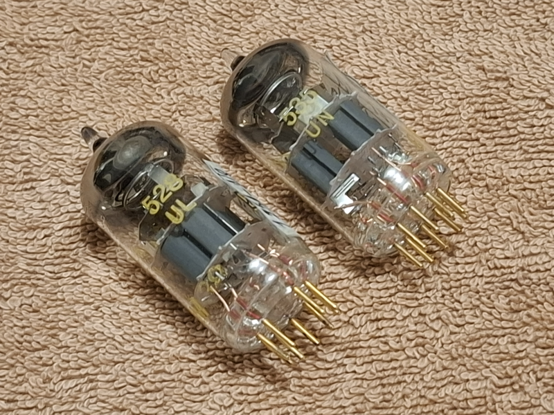 E83CC Tesla Gold (ECC83) NOS Yellow Print Gold Pins Military matchat par - Bild 3 av 6