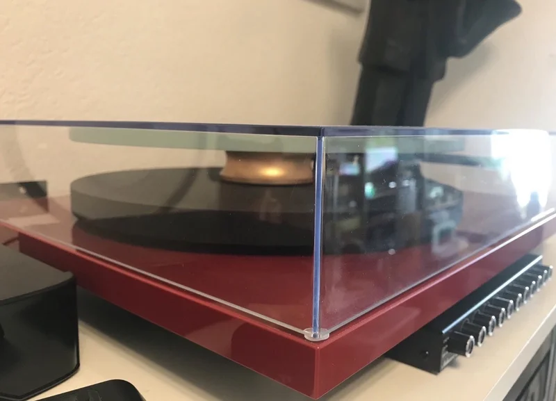 rega p2 + rega v&auml;gghylla + rega elys 2 + rega rb220 tonarm - Bild 1 av 6