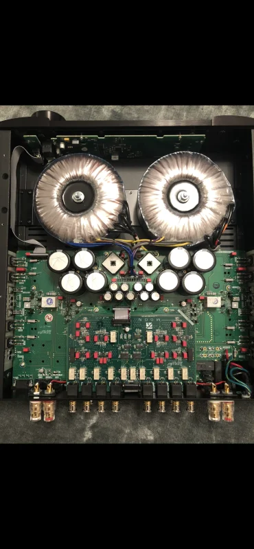 SimAudio Moon 600i V2 Black Edition SimAudio Moon 600i V2 Black Edition - Bild 2 av 3