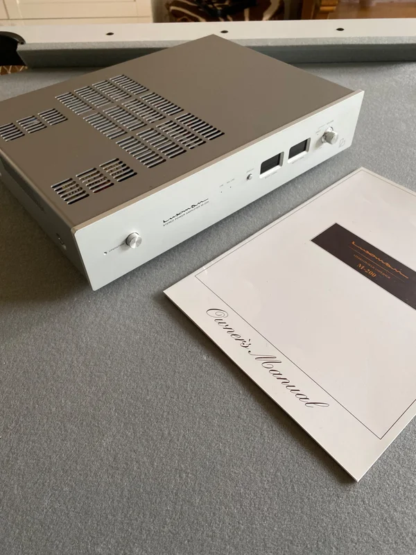 Luxman M-200 Luxman M-200 - Kuva 2 / 8