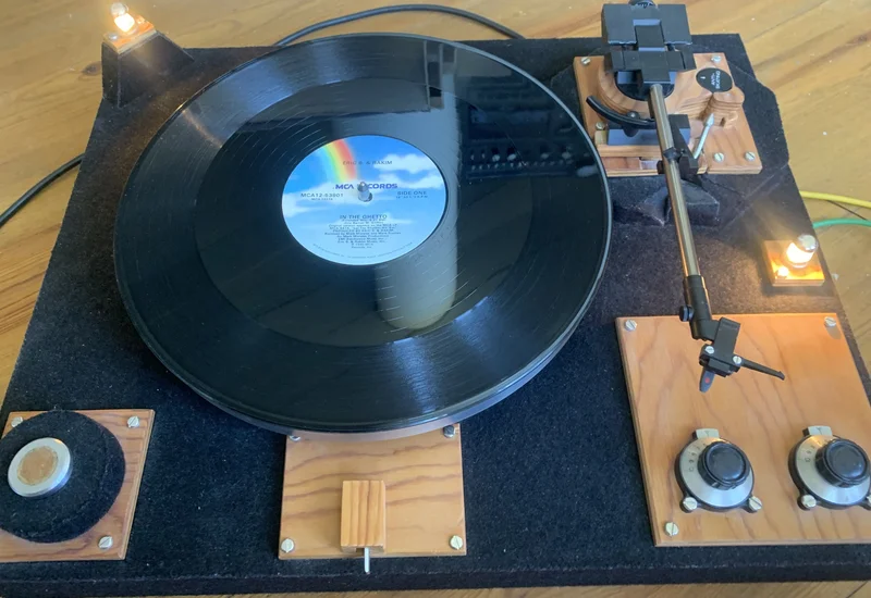 Ombyggd Yamaha skivspelare - Bild 2 av 3