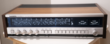 Tandberg Huldra 11 / TR 2025 AM/FM Stereo Receiver (1977-78)