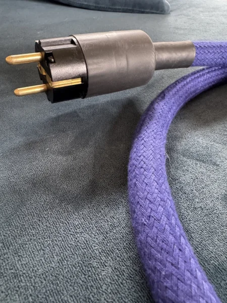 Luna Mauve Blå 2m med C19 kontakt Luna Mauve Blå 2m med C19 kontakt - Bild 1 av 4