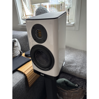 Elac Vela