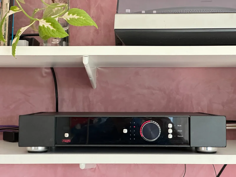 Rega Elicit-R – musikalisk brittisk kvalitetsförstärkare Rega Elicit-R – musikalisk brittisk kvalitetsförstärkare - Bild 2 av 4