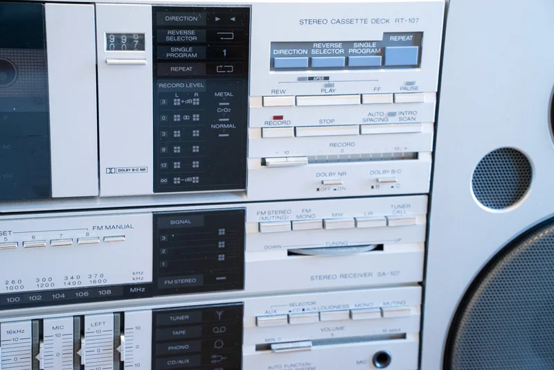 Sharp Stereopaket med unik helautomatisk skivspelare, kassettd&auml;ck & receiver - Bild 6 av 7