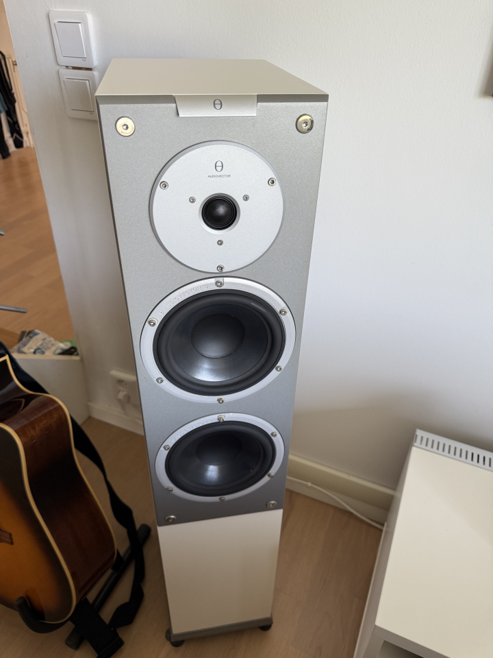 Audiovector Mi3 Signature, Arcam A-90, Denon streamer, Audioquest-kablar