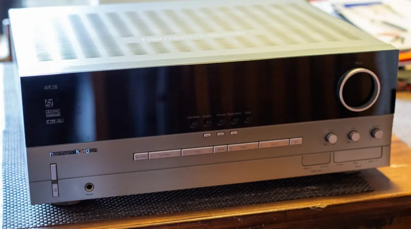 Harman Kardon AVR 230 bortskänkes Harman Kardon AVR 230 bortskänkes - Bild 1 av 3