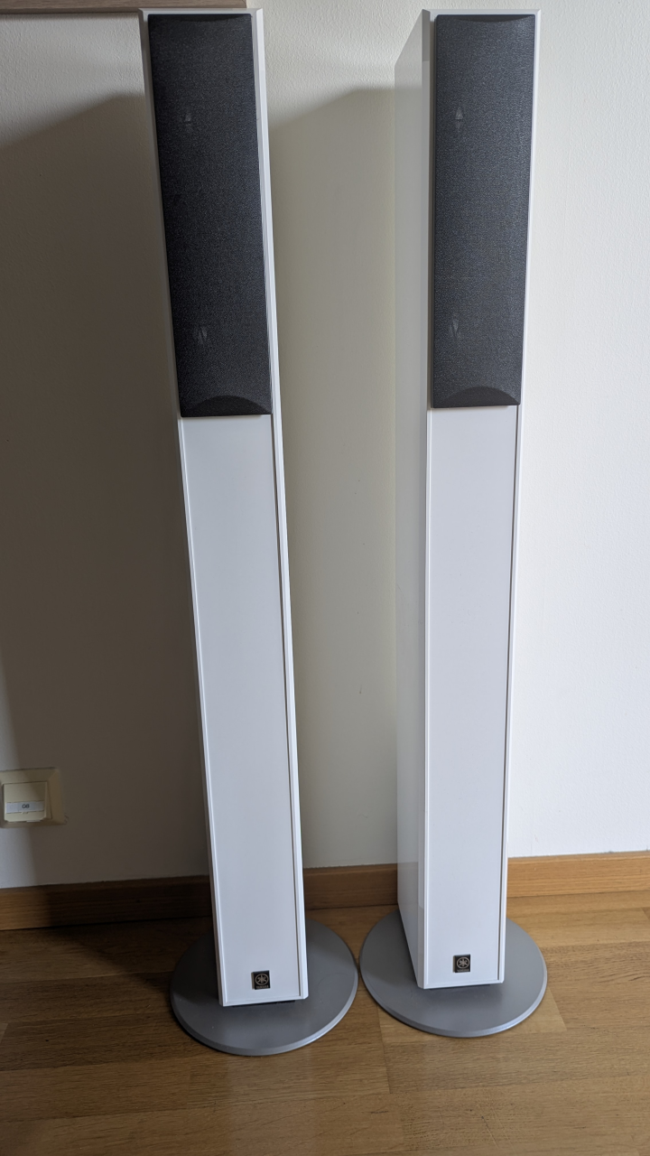 Yamaha RX V-585 och  Yamaha NS-F210
